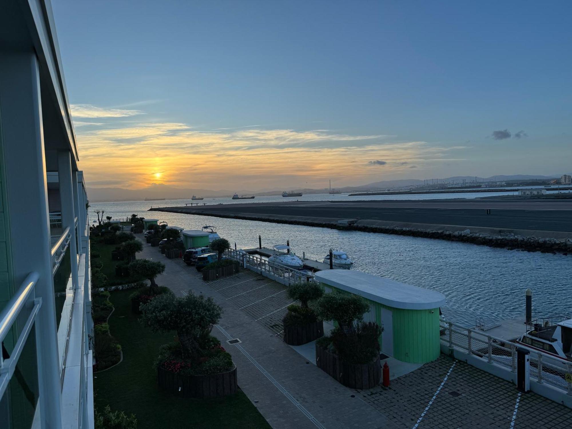 Marina Club Luxury Private Studio With Pool And Incredible Views Gibraltar Luaran gambar