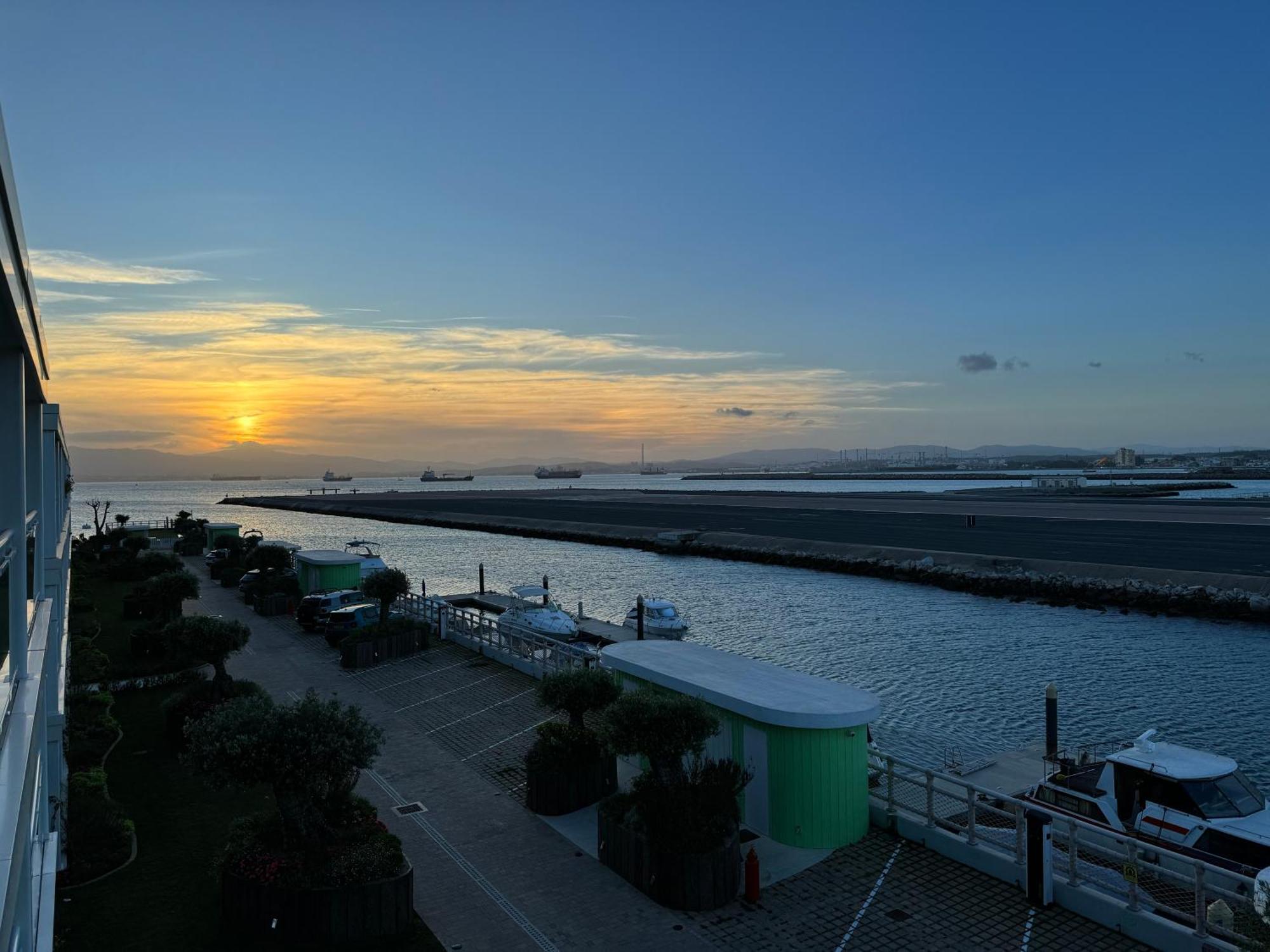 Marina Club Luxury Private Studio With Pool And Incredible Views Gibraltar Luaran gambar