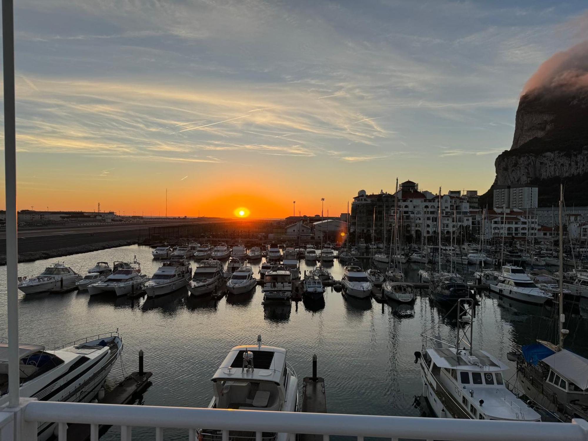 Marina Club Luxury Private Studio With Pool And Incredible Views Gibraltar Luaran gambar