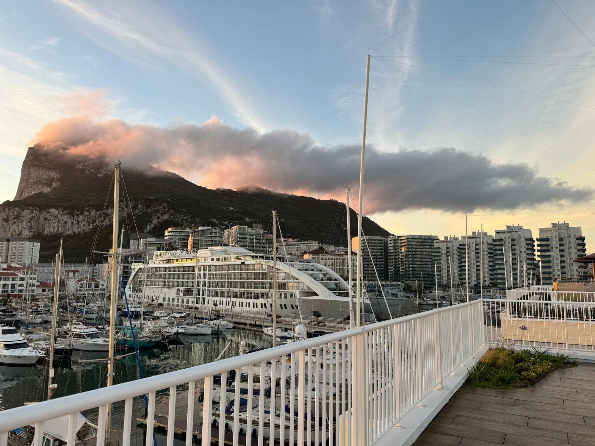 Marina Club Luxury Private Studio With Pool And Incredible Views Gibraltar Luaran gambar